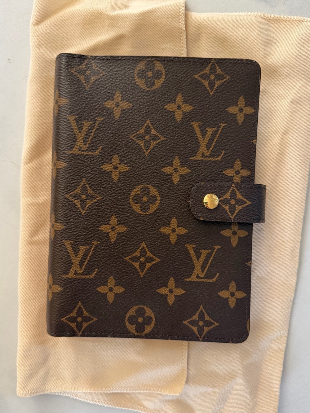 Louis Vuitton Medium Ring Agenda Cover